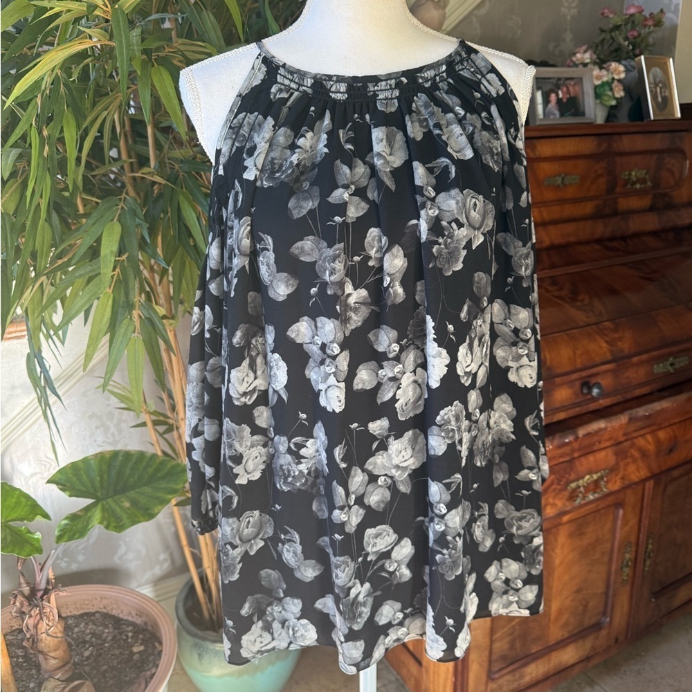 Max studio medium cold shoulder, long sleeve, ladies, blouse, excellent cond M - Picture 5 of 13